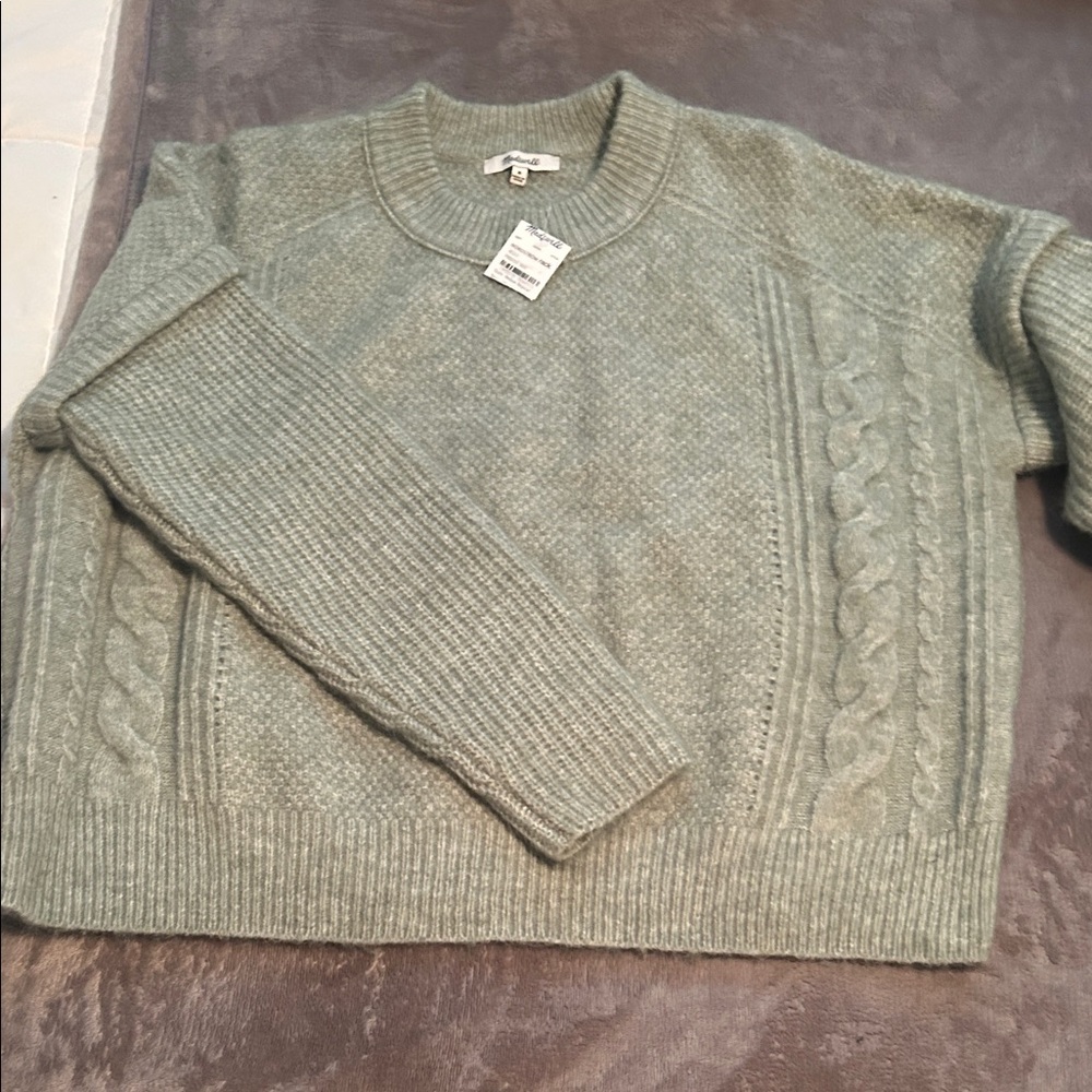 Women’s Cable Knit Sweater - Green
